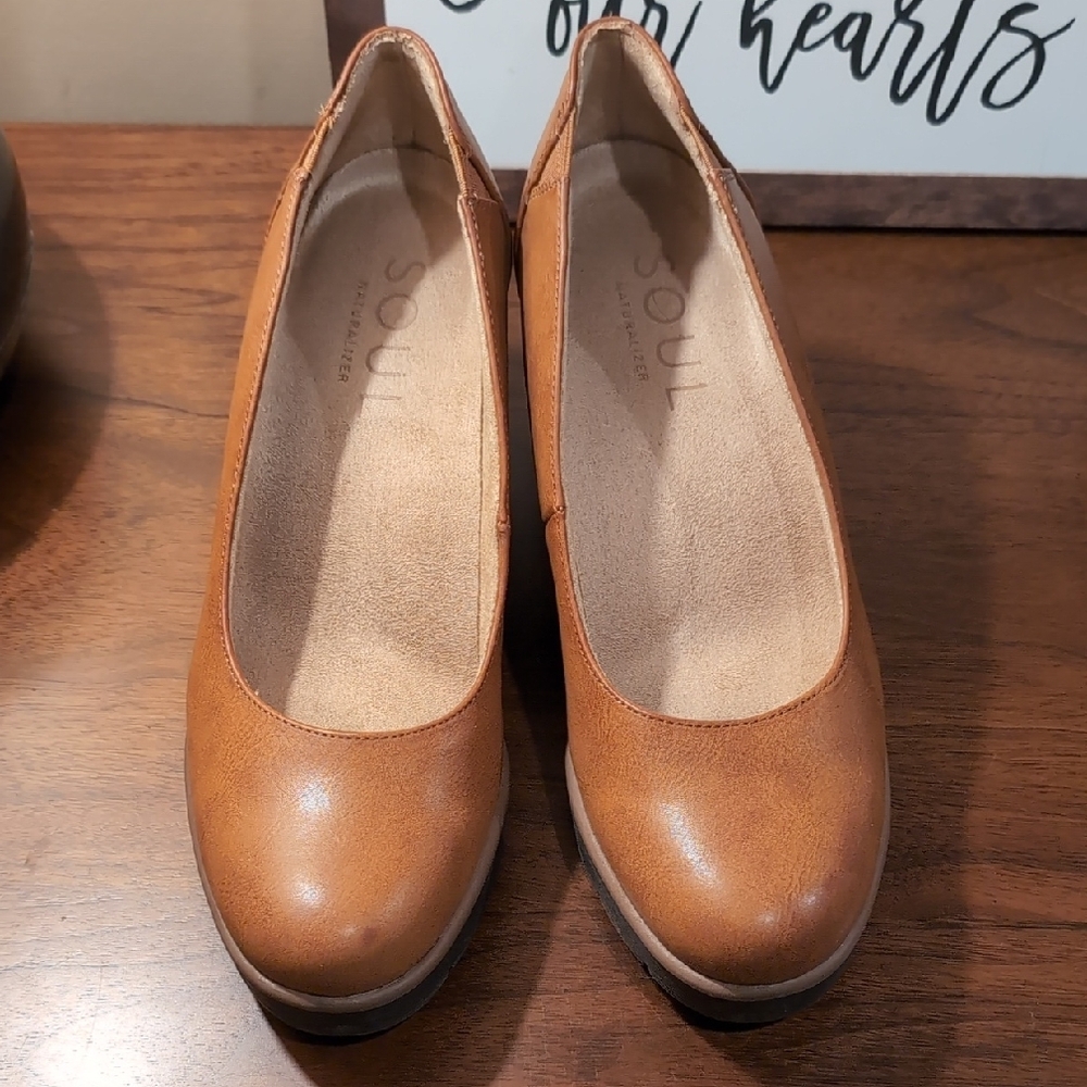 Natural Soul Tan Heels Classic Comfort